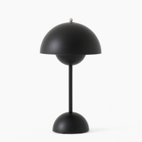 Schwarze Tischlampe, modernes Design, Metall, Pilzform, skandinavischer Stil, Beleuchtung.
