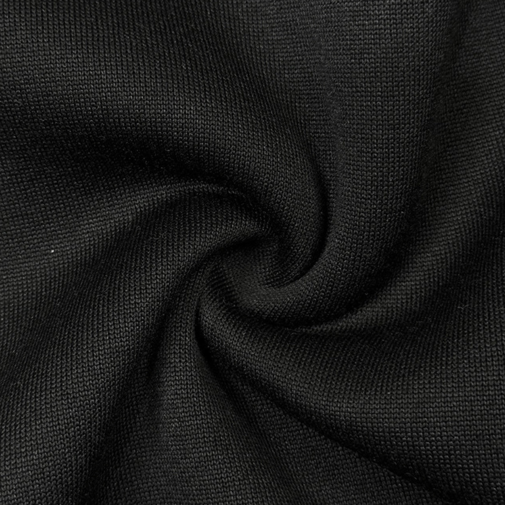 Schwarzer Baumwollstoff, Nahaufnahme, weiche Textur, ideal für Bekleidung und Heimtextilien.