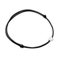Schwarzes Armband mit Herzanhänger, verstellbar, minimalistisches Design, Schmuck für Damen.
