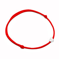 Rotes Armband mit Herzanhänger, verstellbar, Schmuck, Geschenk, modisch, Damenaccessoire.