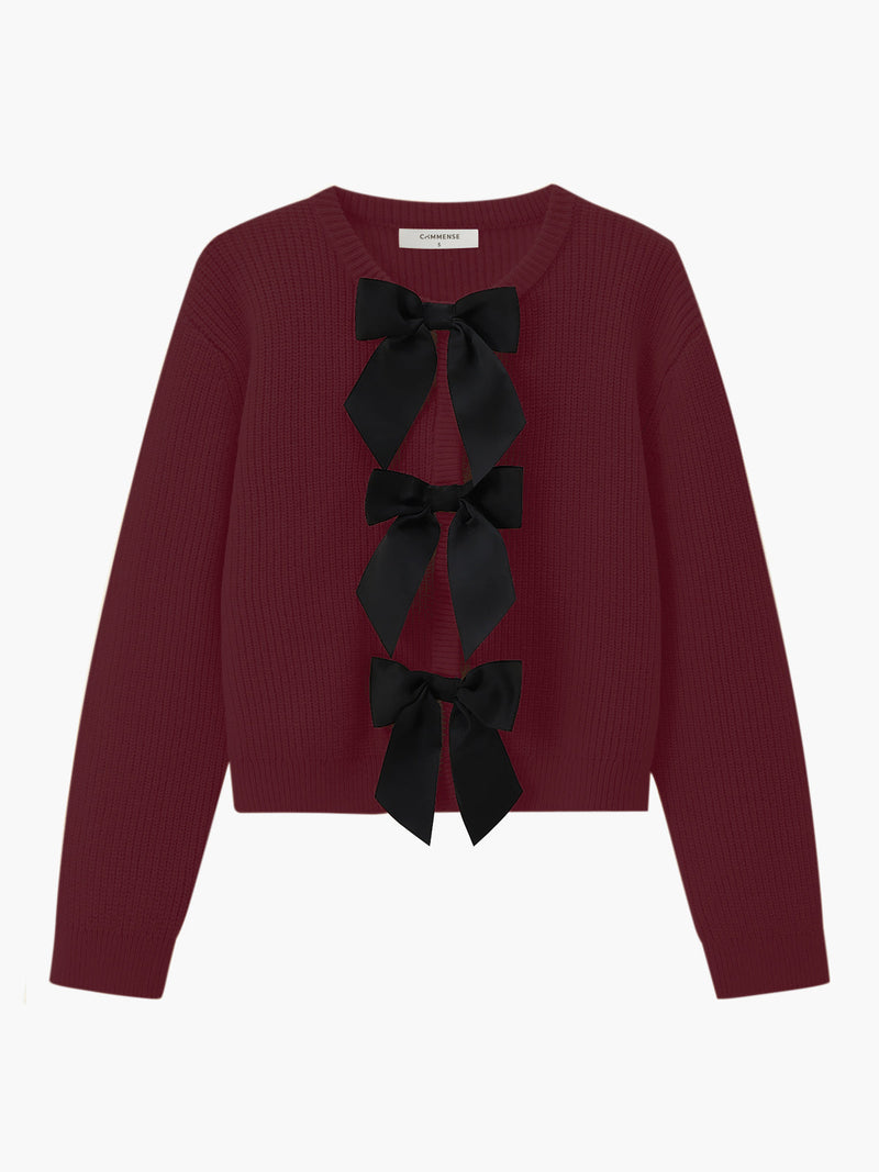 Damenpullover bordeaux mit schwarzen Schleifen, Strick, elegant, modisch, Herbstmode.