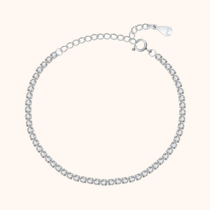 Silbernes Tennisarmband mit Zirkonia-Steinen, verstellbar, eleganter Schmuck für Damen.
