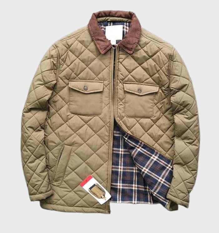 Herren Steppjacke, olivgrün, brauner Kragen, kariertes Innenfutter, Freizeitmode.