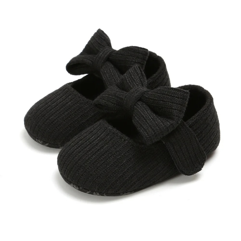 Schwarze Babystrickschuhe mit Schleife, weiches Material, rutschfeste Sohle, modisch.