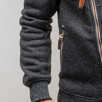 Schwarze Herrenjacke mit Reißverschluss, Wollmischung, lässiger Stil, Detailansicht.