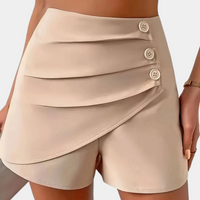 Asymmetrische Damenshorts mit Zierknöpfen – Nerina