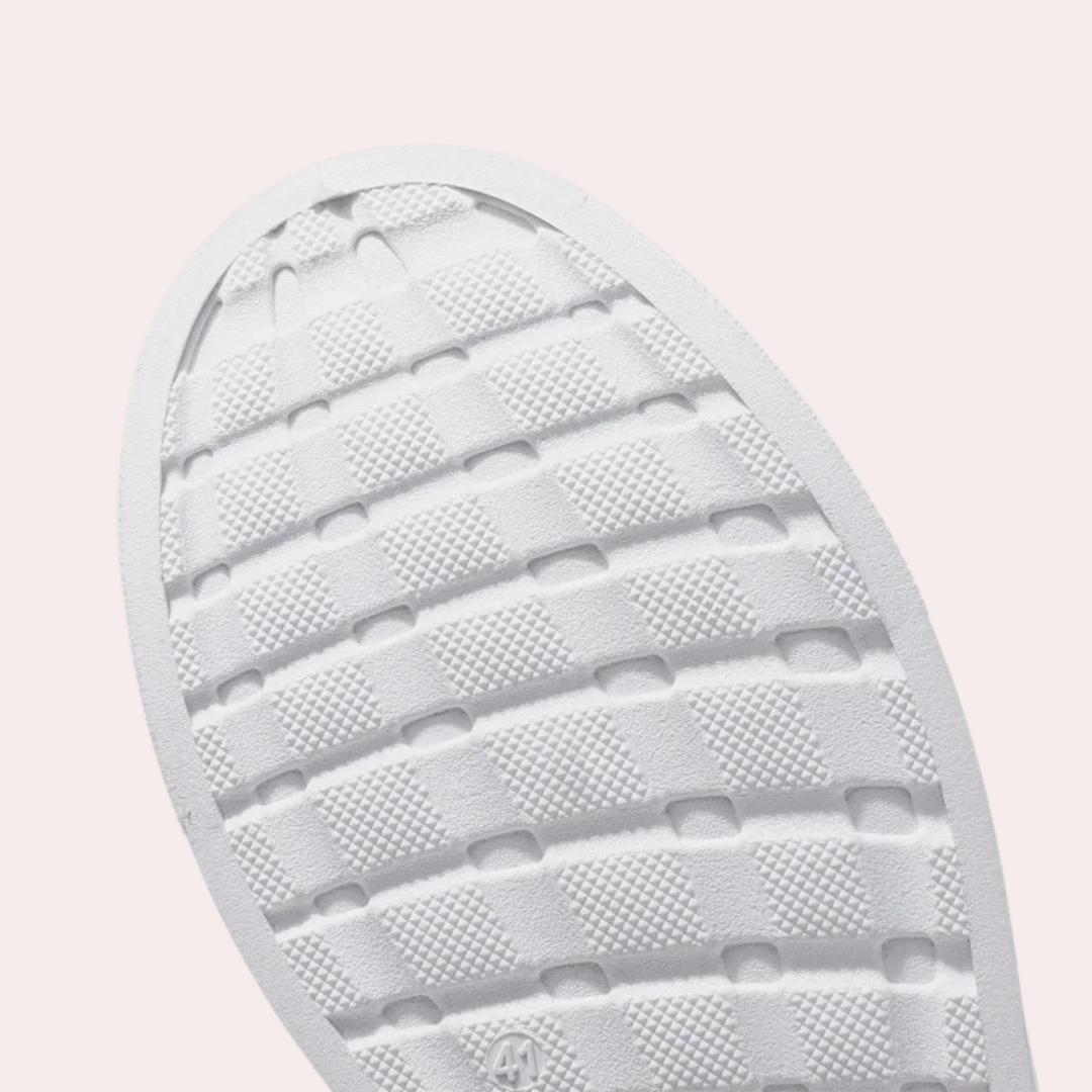 Dunkelbrauner Lederschuh mit weißer Sohle, rutschfestes Design, Herrenschuhmode.