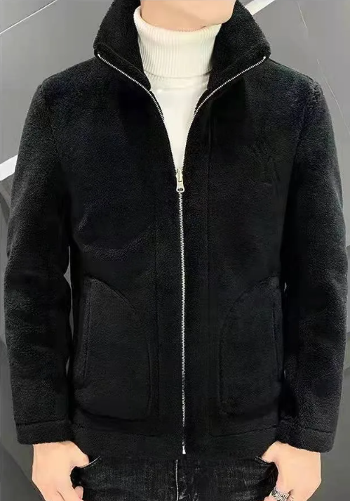 Schwarze Fleecejacke mit Reißverschluss, Herrenmode, warm, stilvoll, Winterbekleidung.