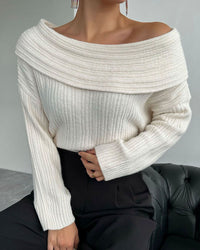 Weiße, schulterfreie Strickpullover für Damen, geripptes Design, modisch und elegant.