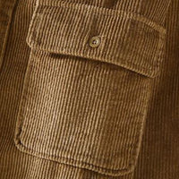 Braune Cordjacke mit Knopf, Nahaufnahme, Textur, Herrenmode, Herbstbekleidung.