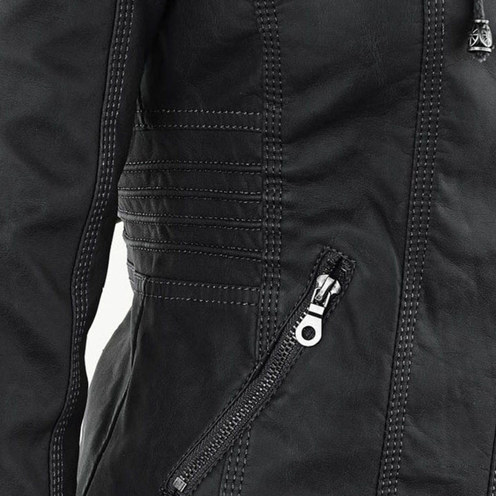Schwarze Lederjacke mit Reißverschluss, Nahtdetails, modisch, hochwertig, Damenbekleidung.