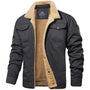 Schwarze Herren-Bomberjacke mit beigem Futter, Wintermode, warm, stilvoll, Outdoor-Bekleidung.