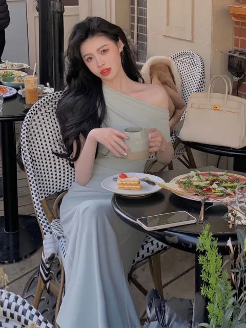 Elegantes Bodycon Maxikleid mit Off-Shoulder – Valentina Herbstzauber