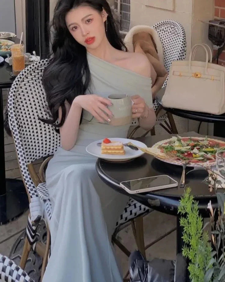 Elegantes Bodycon Maxikleid mit Off-Shoulder – Valentina Herbstzauber