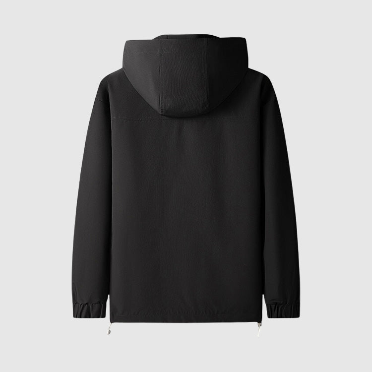 Schwarze Kapuzenjacke, wasserabweisend, Unisex, Rückansicht, Outdoor-Bekleidung, funktional.