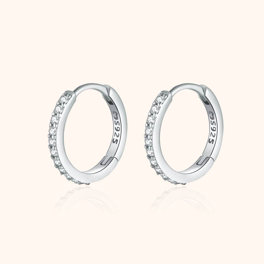 Silberne Creolen Ohrringe mit Zirkonia, 925 Sterling Silber, eleganter Schmuck für Damen.