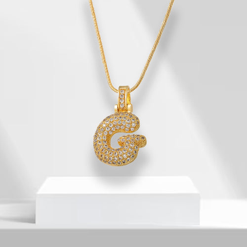 Goldener Buchstabenanhänger "G" mit Strasssteinen auf Kette, Schmuck, Geschenkidee.