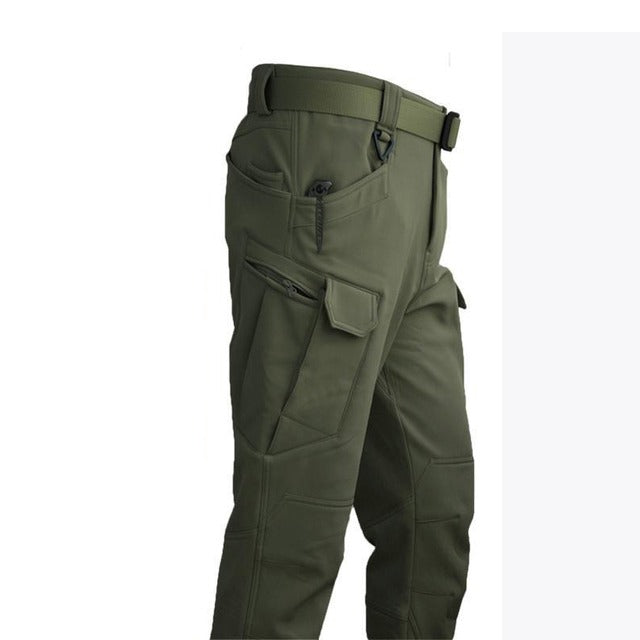 Grüne taktische Hose, elastisch, mit Taschen, für Outdoor-Aktivitäten im Herbst und Winter.