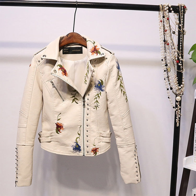 Herbstliche bestickte Damen Kunstlederjacke im Bikerstil – Eleonora