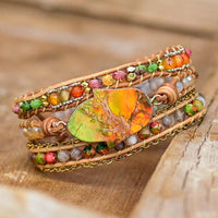 Buntes Wickelarmband mit Naturstein, handgefertigt, Boho-Stil, Damen-Schmuck, Leder.