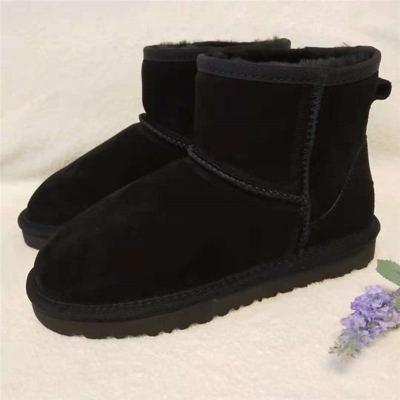 Schwarze Damen-Winterstiefel aus Wildleder, warm gefüttert, rutschfeste Sohle.