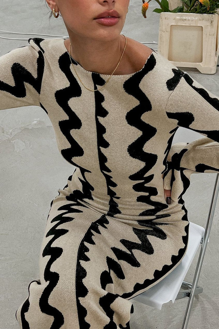 Strickkleid mit Wellenmuster – Herbstzauber Mirae