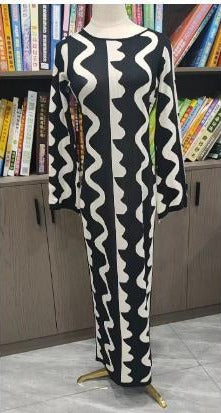 Strickkleid mit Wellenmuster – Herbstzauber Mirae