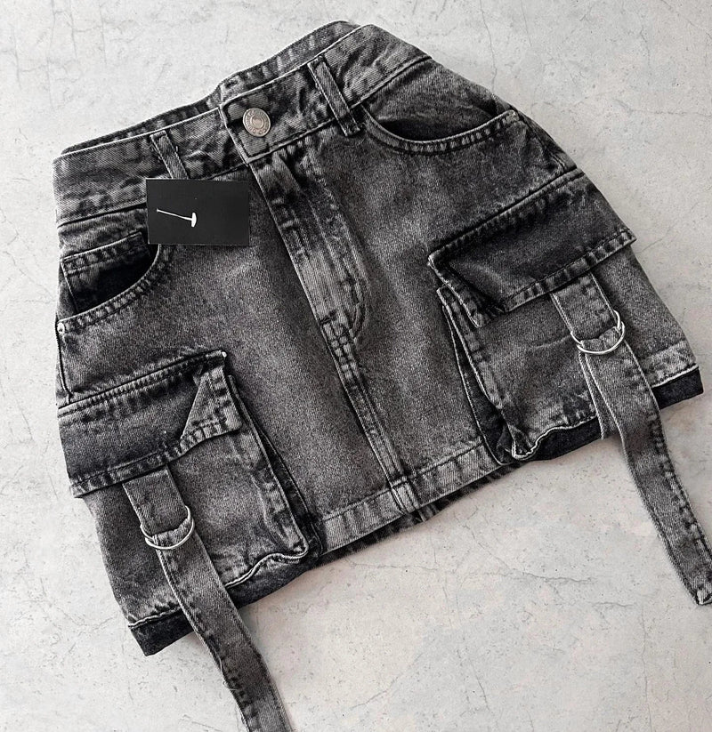 Graue Denim-Minirock mit Mehrfachtaschen, A-Linie, Y2K-Stil, Harajuku-Mode.