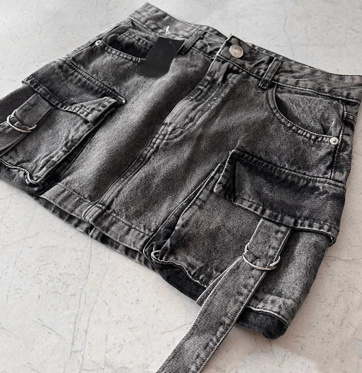 Graue Denim-Minirock mit mehreren Taschen, A-Linie, Y2K-Stil, Damenmode.