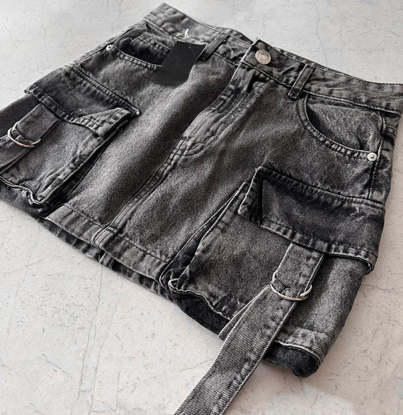 Graue Denim-Minirock mit mehreren Taschen, A-Linie, Y2K-Stil, Damenmode.