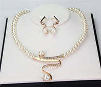 Perlenkette und Ohrringe Set, goldfarben, mit Strass, eleganter Schmuck, Hochzeit, Damen.