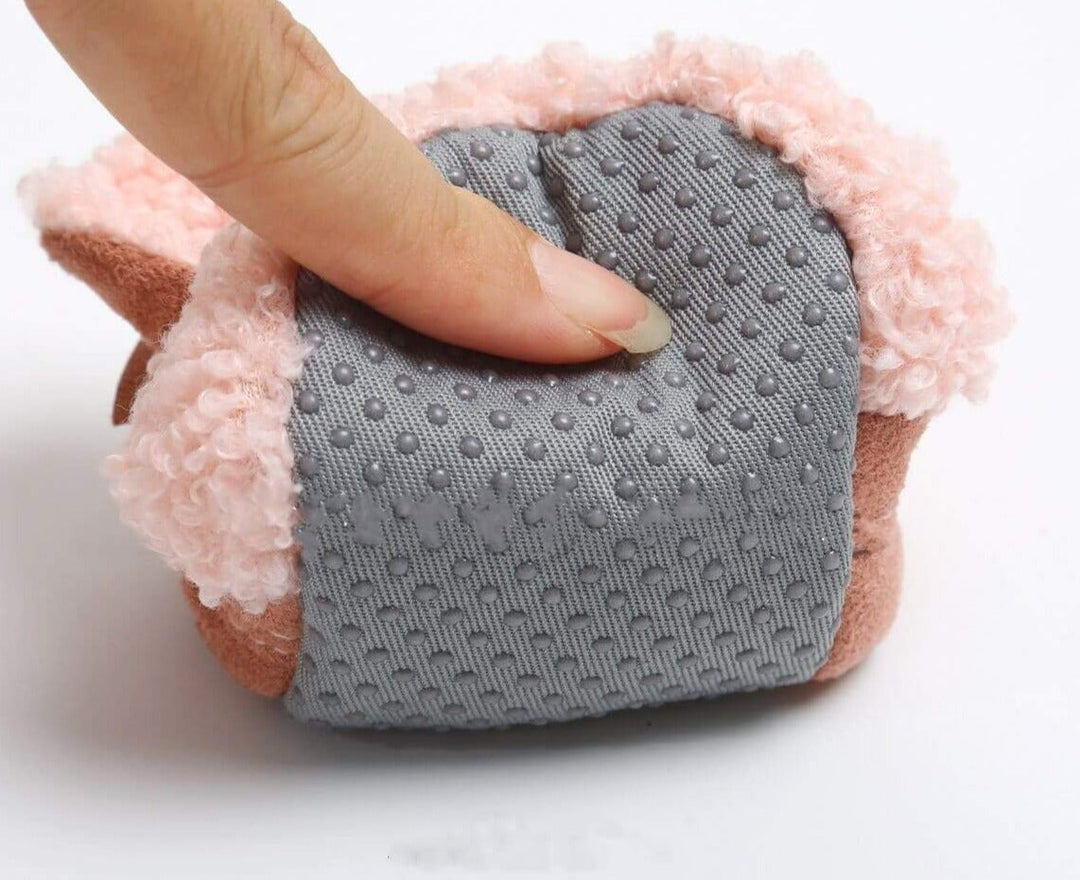 Weiche rutschfeste Lauflernschuhe für Babys mit Lamm-Motiv – Winterzauber Schrittchenwarm