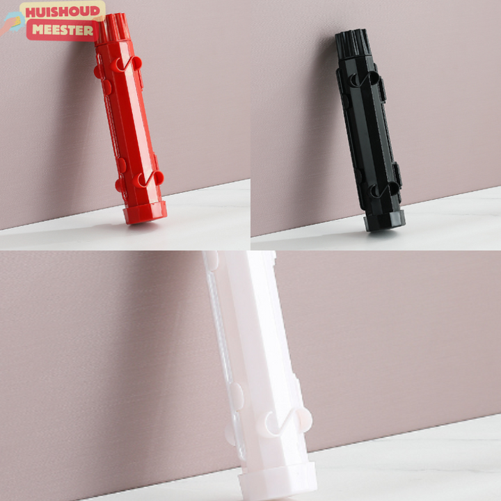 Roter, schwarzer und weißer Sushi-Maker aus Kunststoff, vertikal an Wand gelehnt.