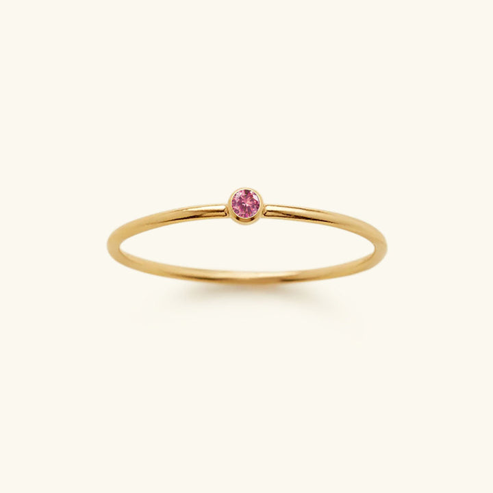 Goldener Ring mit rosa Edelstein, minimalistisches Design, Damen-Schmuck, elegantes Accessoire.