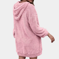 Flauschiger rosa Kapuzenpullover Damen, gemütlicher Oversize Hoodie, weiches Material.