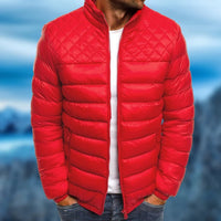 Rote Herren-Daunenjacke, wasserabweisend, gesteppt, modisch, Outdoor-Bekleidung.