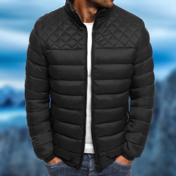 Schwarze Herren-Daunenjacke, wasserabweisend, gesteppt, modisch, warm, Outdoor-Bekleidung.