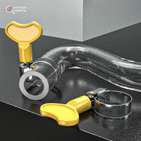 Durchsichtiger Schlauch mit gelbem Absperrventil und Schlauchschelle auf schwarzem Hintergrund.