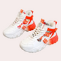 Weiße und rote Sneaker mit dicker Sohle, modisches Design, Damen-Winterschuhe.