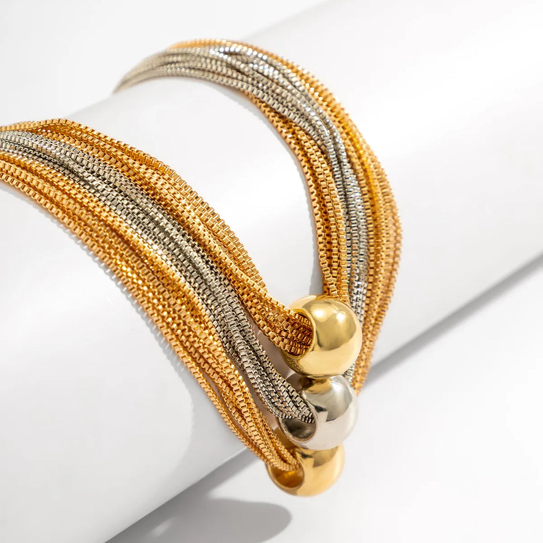 Mehrreihiges Armband aus Gold und Silber, elegantes Schmuckdesign, Damenaccessoire.