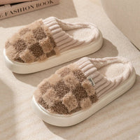 Beige karierte Hausschuhe aus Baumwolle, warme Winter-Slipper, weiche Sohle, unisex.