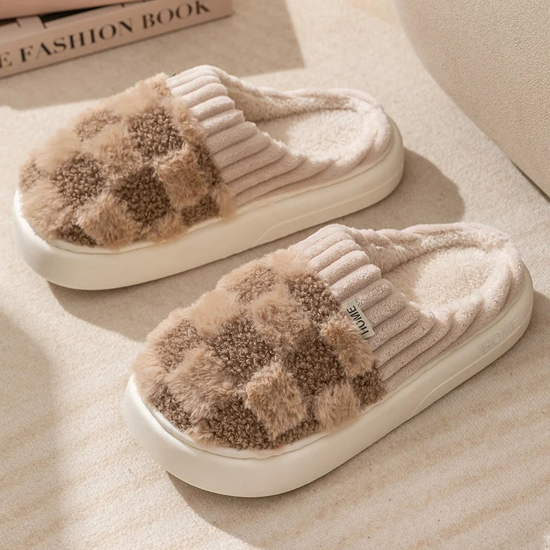 Beige karierte Hausschuhe aus Baumwolle, warme Winter-Slipper, weiche Sohle, unisex.