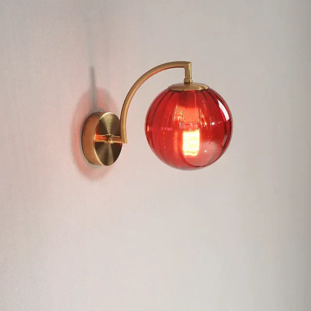 Moderne LED-Wandleuchte, rotes Glas, Nordic Design, minimalistisch, Wohnzimmer, Schlafzimmer.