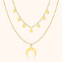 Goldene Halskette mit Halbmond-Anhänger und runden Anhängern, modischer Schmuck.