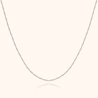 Silberne Halskette, gedrehtes Design, eleganter Schmuck, Damenaccessoire, modisch, hochwertig.