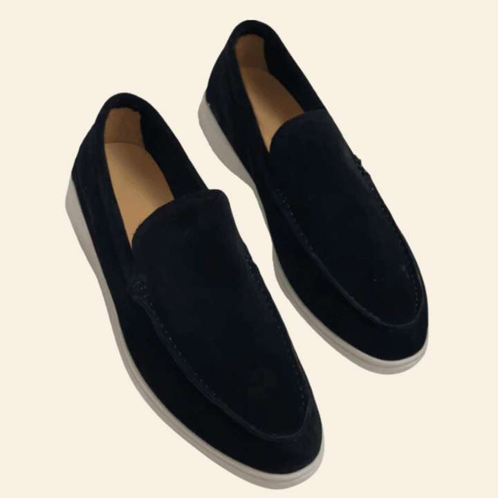 Schwarze Wildleder-Slipper für Herren mit weißer Sohle, elegantes Design, bequemes Schuhwerk.