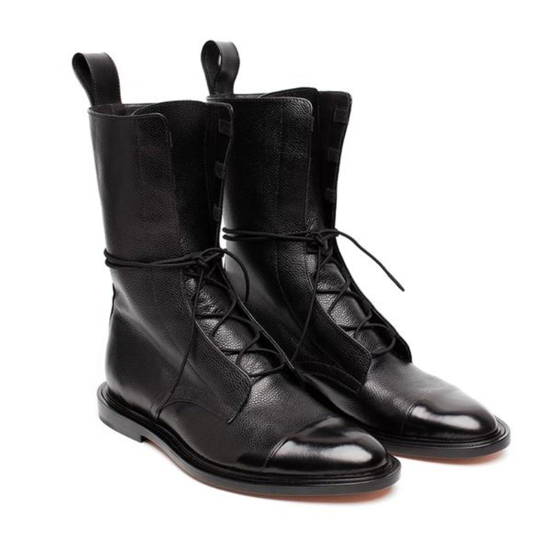 Schwarze Damenstiefel aus Lackleder, britischer Stil, flach, spitz, Motorradstiefel.