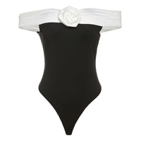 Trendiger Damen Badeanzug mit Schulterfrei-Design & Blumen-Details – Elara