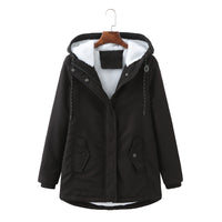 Schwarze Winterjacke mit Kapuze, Fleece-Innenfutter, Damenmode, warm, stilvoll, Outdoor-Bekleidung.