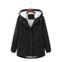 Schwarze Winterjacke mit Kapuze, Fleece-Innenfutter, Damenmode, warm, stilvoll, Outdoor-Bekleidung.